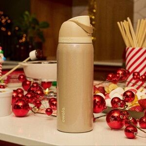 ✨Special Edition✨ Owala FreeSip Water Bottle - Holiday Magic - 32 oz